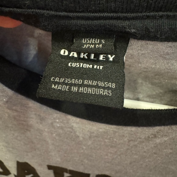 Oakley Women’s shirt size small - Picture 2 of 3